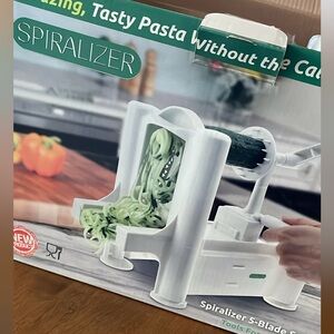 White Spiralizer 5-Blade Vegetable Slicer